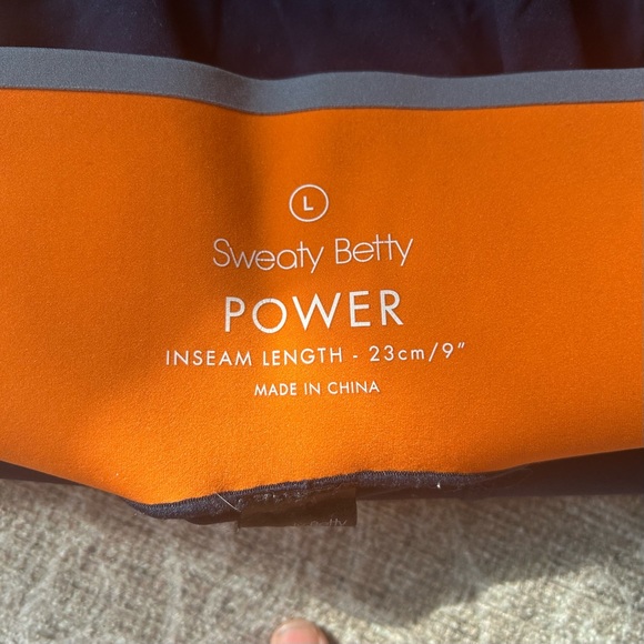 High-waisted sculpting pocket short - Picture 7 of 8